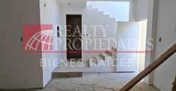 MODERNO TOWNHOUSE EN VILLA EXCLUSIVA EN VENTA