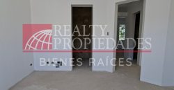 MODERNO TOWNHOUSE EN VILLA EXCLUSIVA EN VENTA