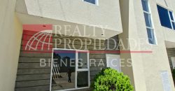 MODERNO TOWNHOUSE EN VILLA EXCLUSIVA EN VENTA
