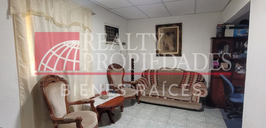 CASA EN EXCELENTES CONDICIONES CON EXTENSO TERRENO EN VENTA