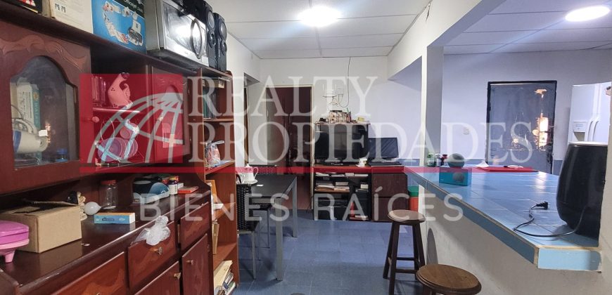 CASA EN EXCELENTES CONDICIONES CON EXTENSO TERRENO EN VENTA