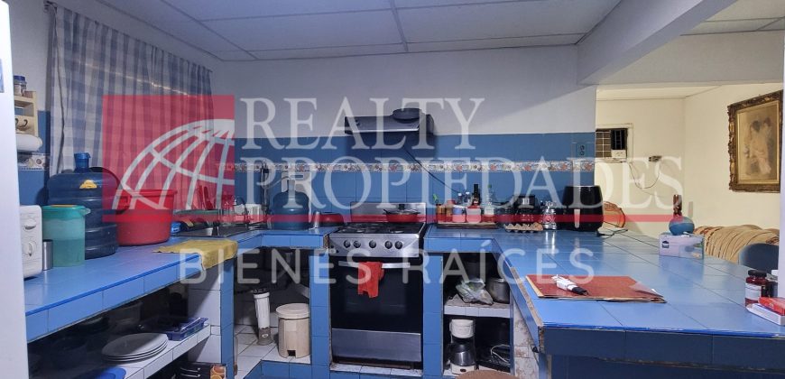 CASA EN EXCELENTES CONDICIONES CON EXTENSO TERRENO EN VENTA