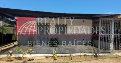 CASA EN EXCELENTES CONDICIONES CON EXTENSO TERRENO EN VENTA