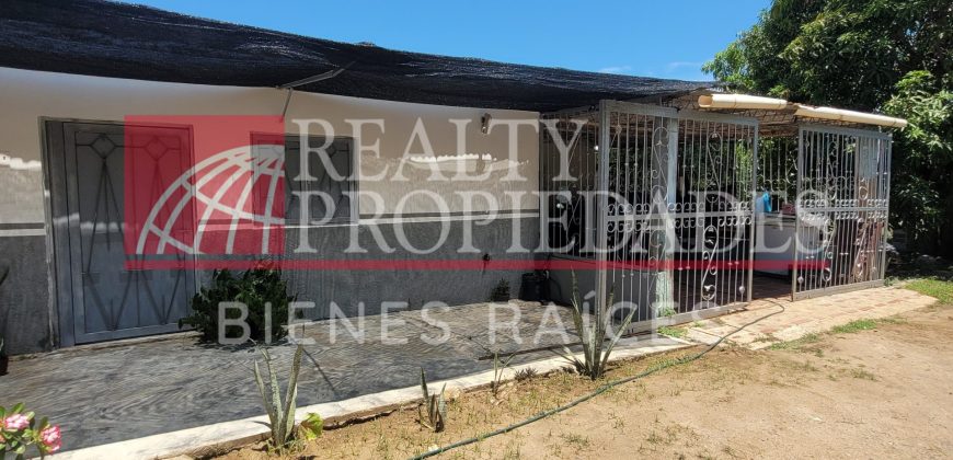 CASA EN EXCELENTES CONDICIONES CON EXTENSO TERRENO EN VENTA