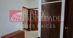 CASCO CENTRAL: IMPECABLE CASA COMERCIAL EN ESQUINA EN VENTA