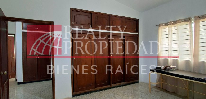 CASCO CENTRAL: IMPECABLE CASA COMERCIAL EN ESQUINA EN VENTA