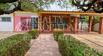 CASCO CENTRAL: IMPECABLE CASA COMERCIAL EN ESQUINA EN VENTA