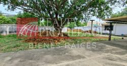 CASCO CENTRAL: IMPECABLE CASA COMERCIAL EN ESQUINA EN VENTA