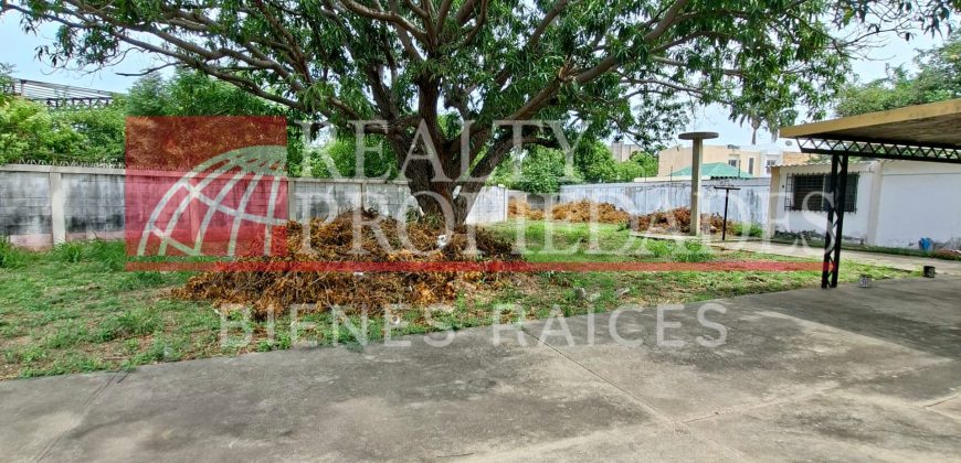 CASCO CENTRAL: IMPECABLE CASA COMERCIAL EN ESQUINA EN VENTA