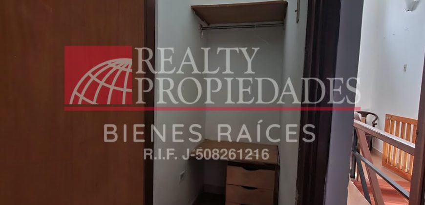ACOGEDOR TOWNHOUSE AMOBLADO EN ALQUILER