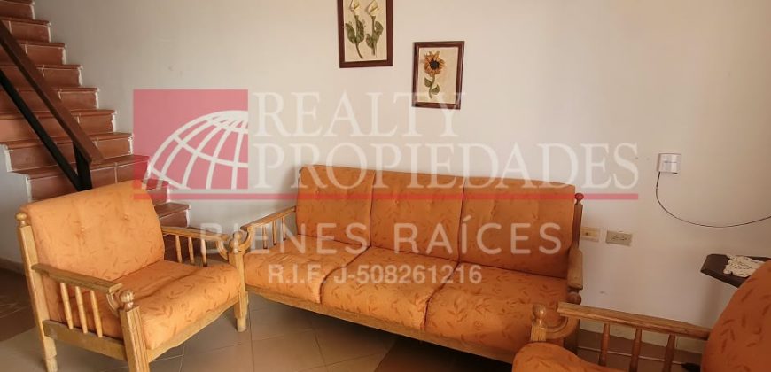 ACOGEDOR TOWNHOUSE AMOBLADO EN ALQUILER