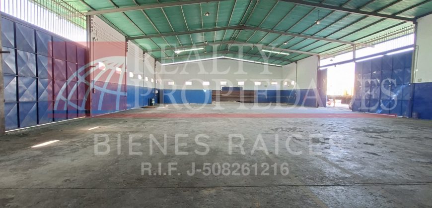 EXCELENTE GALPÓN CON OFICINAS EN ALQUILER