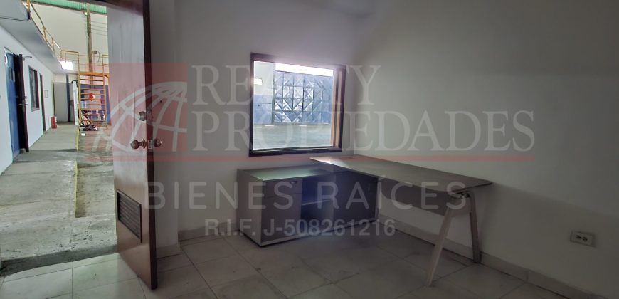 EXCELENTE GALPÓN CON OFICINAS EN ALQUILER